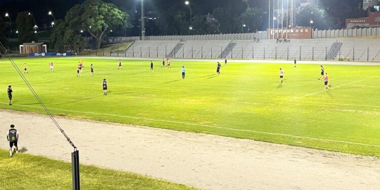 Colonia entrena y puede jugar en el Campus