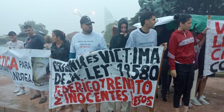 Familiares de jóvenes detenidos por presunto abuso sexual solicitaron al Instituto de Derechos Humanos del Parlamento un veedor