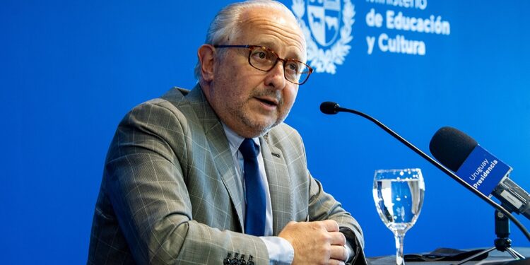 Ministro de Educación y Cultura califica de insensibilidad el paro del Sindicato en inicio de Clases.