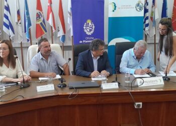Plan de mantenimiento Rural para Colonia se firmó en el Congreso de Intendentes