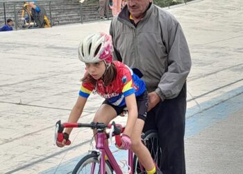 Jóvenes ciclistas Colonienses en competencia de Codecam