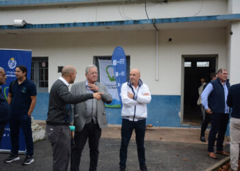 Visitas en inicio de obras de Plaza de Deportes de Colonia