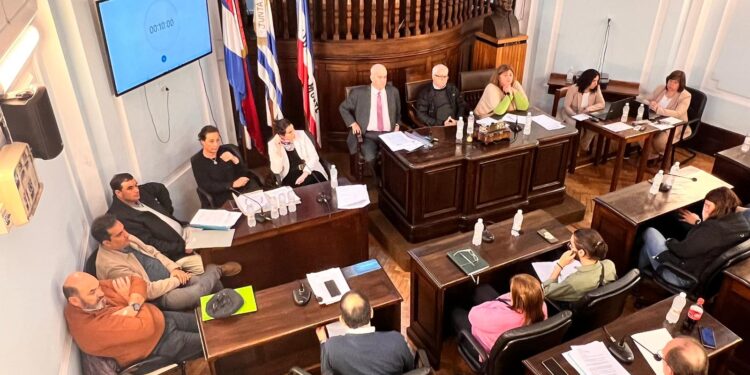 La Junta departamental  recibió en sesión extraordinaria a representantes del ejecutivo