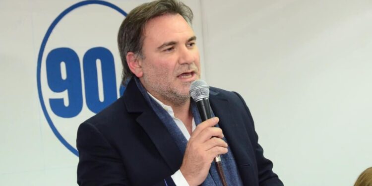 Mario Colman dijo que es una falta de  dignidad que algunos estén actuando de oposición de Moreira, estando dentro del staff