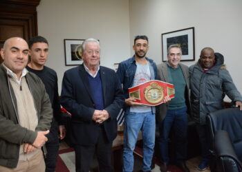 El campeón Uruguayo de peso mediano Matías Ferreira  visitó la intendencia de Colonia