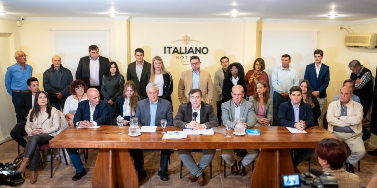 Planchón propone eliminar 2 tasas :