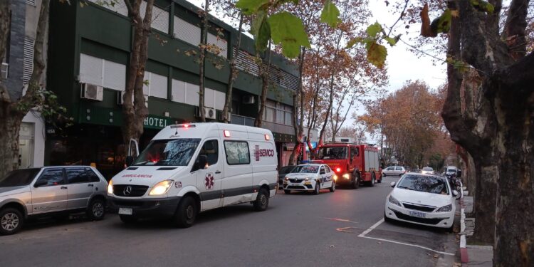 Llamado al 911 por presunta reacción química en lavadero de hotel Leoncia