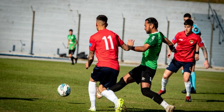 Deportivo Colonia enfrenta a Huracán