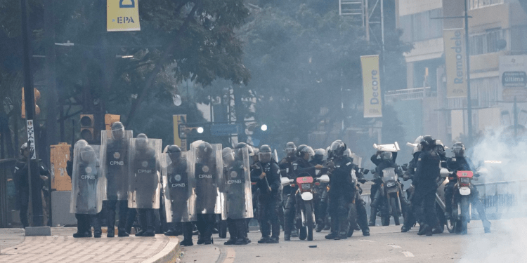 Feroz represión de Maduro: 24 muertos, 40 desapariciones  forzadas y más de 2.200 detenidos