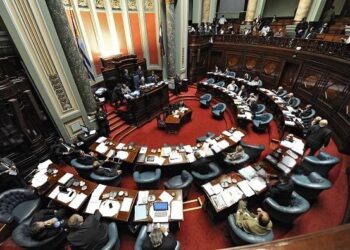 Parlamento condena la dictadura de Maduro en Venezuela sin apoyo del Frente Amplio