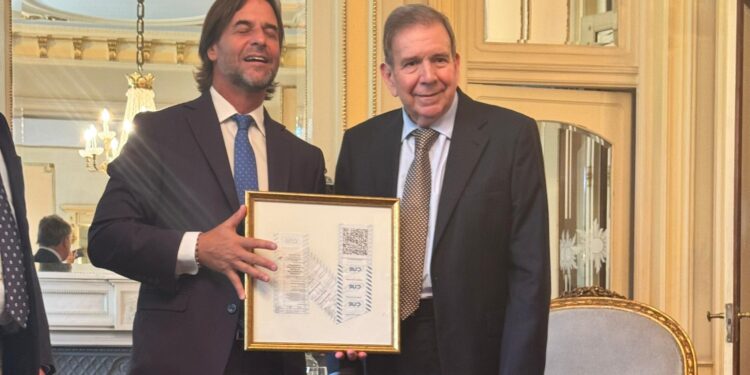 Edmundo González Urrutia, reconocido como presidente electo de Venezuela, visitó Uruguay