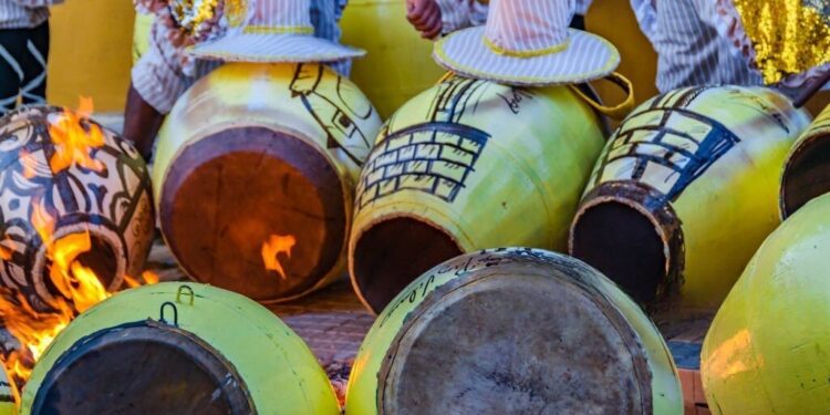 Carnaval en la curva: Caracú Quemao, La Clave, La Verbena y mucho más!