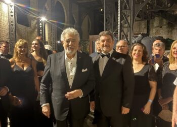 Plácido Domingo y el Coro Municipal de Colonia