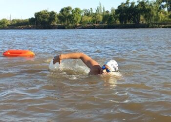 La travesía ‘‘Coronados del Río de la Plata’’ se celebra hoy sábado