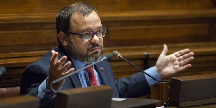 Ante los recientes escándalos de Arim y Cairo, el diputado Schipani presenta un proyecto de ley que obligará a los jerarcas de gobierno a certificar que no tienen deudas pendientes con el Estado