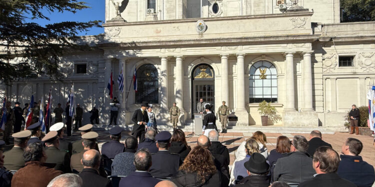 Conmemoraron en la explanada de la Junta Departamental el 195° aniversario de la Jura de la Constitución