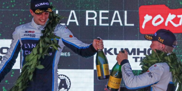 Santiago Urrutia brilló en Vila Real: un firme tercero en el TCR World Tour