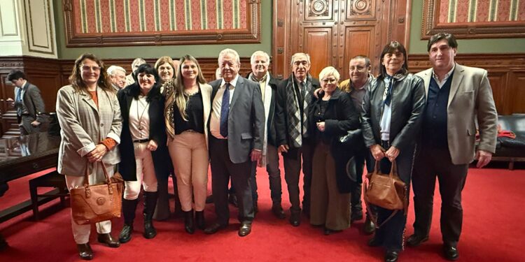 Carlos Moreira asume como senador: nuevo capítulo político tras dos décadas en la Intendencia