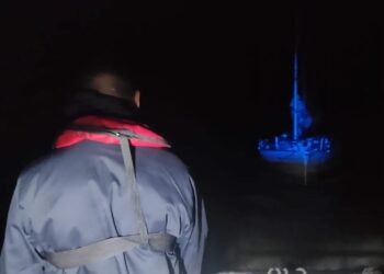 Prefectura Colonia realizó exitosa asistencia a velero en problemas durante tormenta