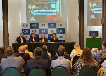 UDE y la Intendencia de Colonia firman convenio histórico de becas