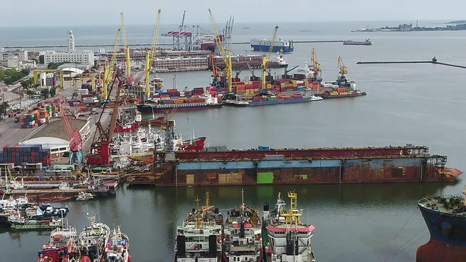 El puerto de Montevideo retoma su actividad tras 25 días de conflicto