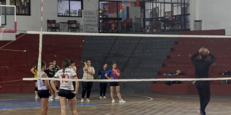 El voleibol femenino del Club Juventud se prepara para la definición del Campeonato Departamental