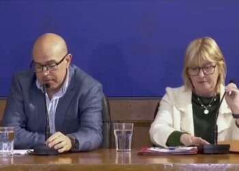 El presidente de ASSE renuncia a sus cargos en la salud privada tras fallo dividido de la JUTEP que descarta violación a la Constitución a pesar de que informe jurídico indicaba lo contrario