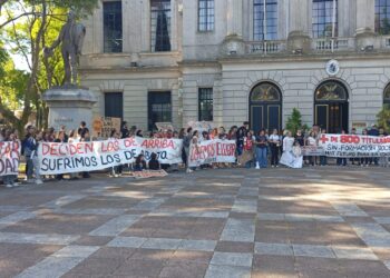 Profesores y estudiantes del CERP se movilizan contra recortes educativos