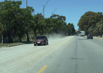 Obra inconclusa en la rambla deja a vecinos bajo una nube de polvo