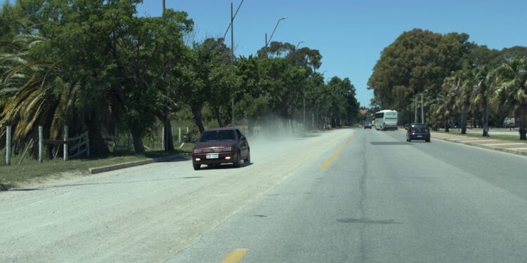 Obra inconclusa en la rambla deja a vecinos bajo una nube de polvo