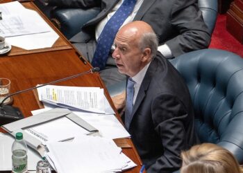 Javier García: “¿Van a rescindir el contrato, ¿sí o no?”