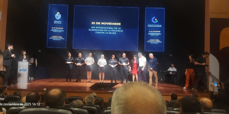 Reconocimiento a la Comisario Silvana Rissotto en el Día Internacional de la Eliminación de la Violencia Contra la Mujer