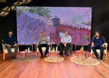 Inauguración de la muestra «Miradas del Uruguay» en la Plaza de Toros de Colonia