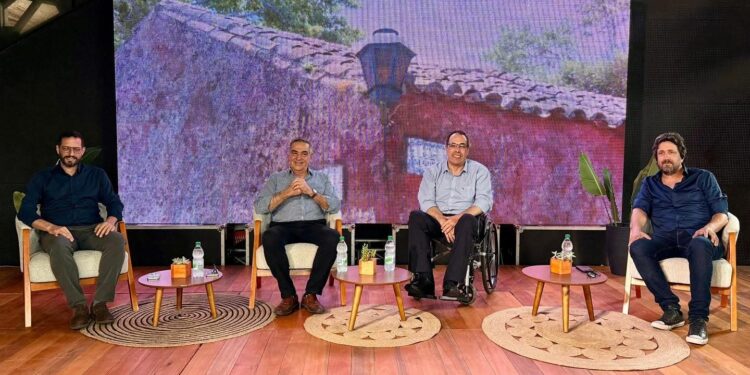Inauguración de la muestra «Miradas del Uruguay» en la Plaza de Toros de Colonia