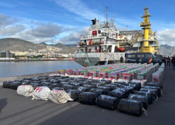 Incautan casi 10 toneladas de cocaína en un mercante en alta mar