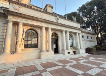 La Junta vota alivio fiscal para el sector hotelero; el Frente Amplio no acompañó