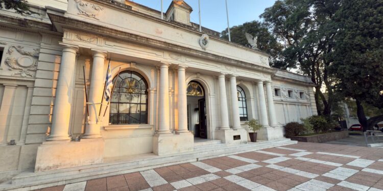 La Junta vota alivio fiscal para el sector hotelero; el Frente Amplio no acompañó