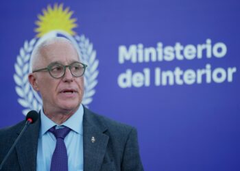 El ministro del Interior Carlos Negro protagonizó un accidente de tránsito y circulaba con la libreta vencida