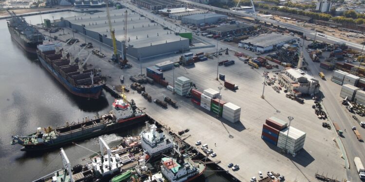 Conflicto portuario suma tensión y complica negociaciones en Montevideo
