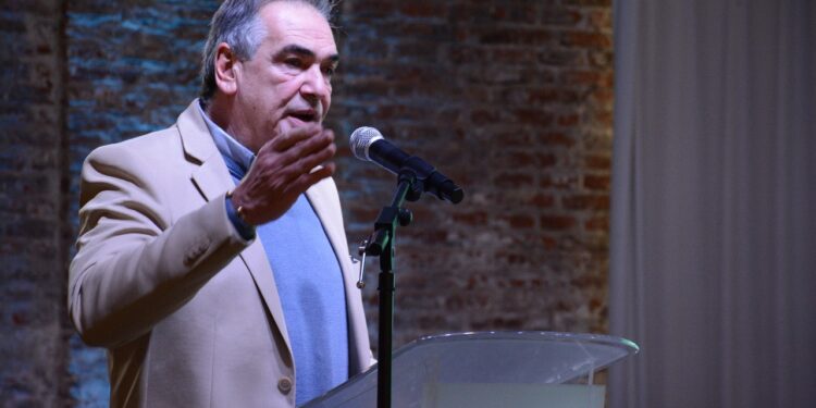 Un año después: Rodríguez busca consolidar un sello de gestión basado en obras, descentralización y cercanía